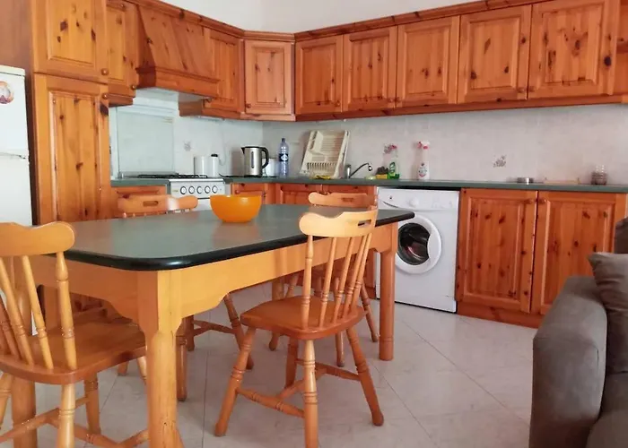 Seaview Two Bedroom In 마살폰